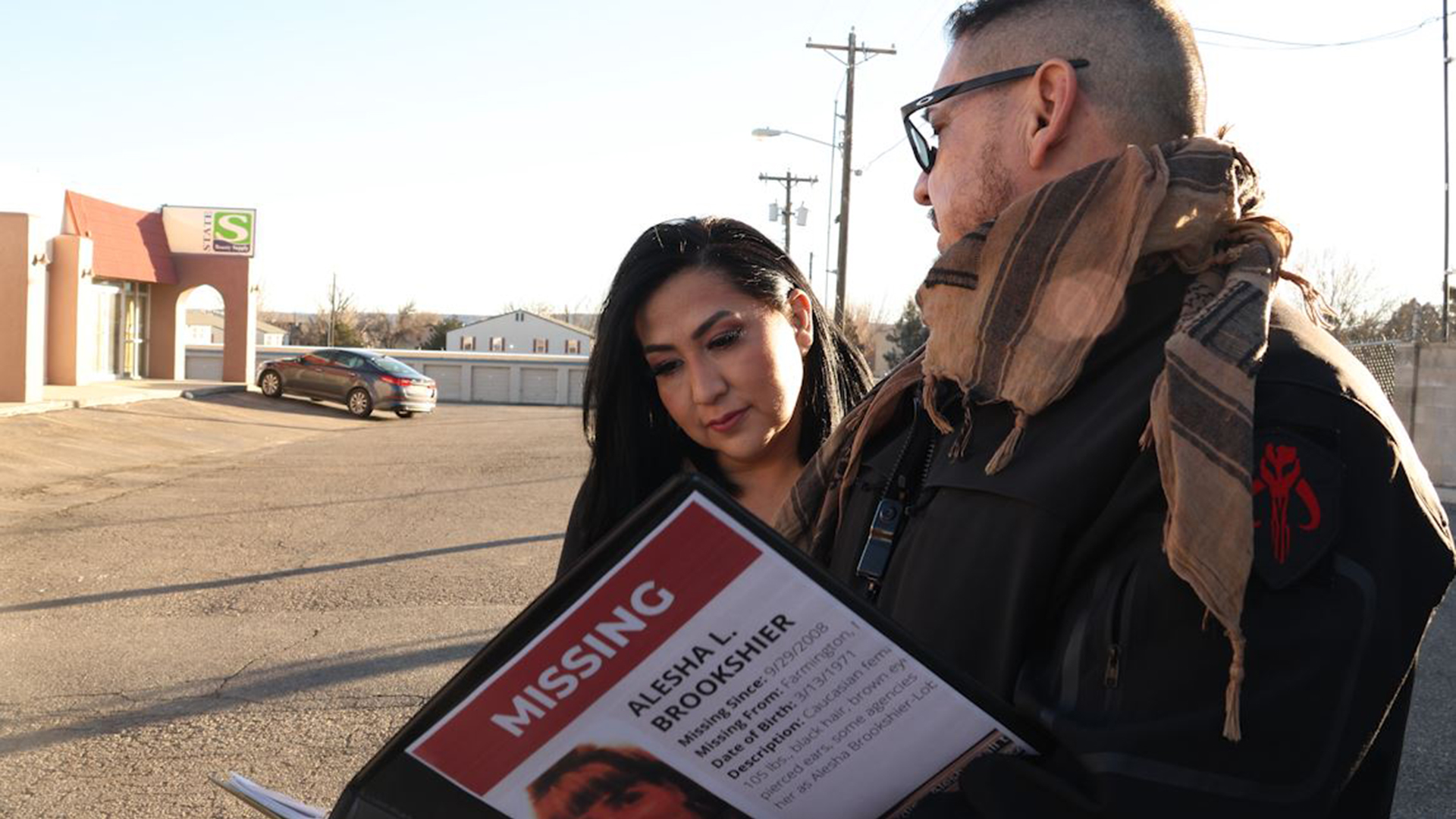 Cystal Gutierrez and Detective Carlos at the salon parking lot where Alesha was last seen